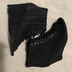 Torrid 10W Peep Toe Booties